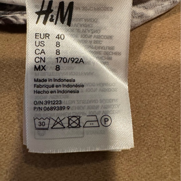 H&M Snakeskin Print Blouse - Size 8 - Picture 6 of 8